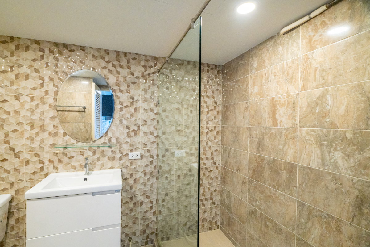 รูป 🔥 คอนโด 1 ห้องนอน ชั้นสูง 55 ตร.ม. ใกล้ BTS อโศก & MRT สุขุมวิท ดีลหายาก! ติดต่อเราตอนนี้! - [U1866788] - รูปที่ 8/9