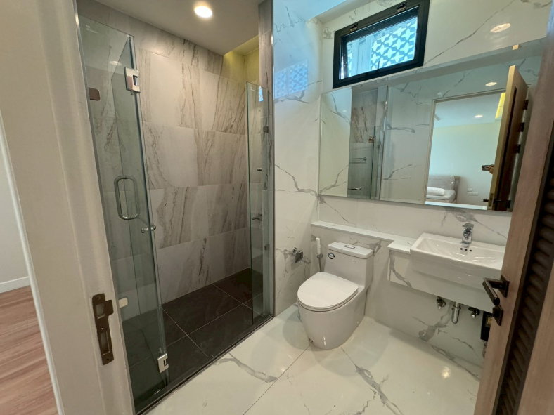 รูป บ้านรีโนเวทใหม่ทั้งหลัง 4 ห้องนอน พร้อมพงษ์ ** NO CO-AGENT ** - รูปที่ 15/21