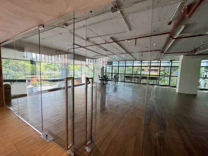 รูป ร้านค้าริมถนน เหมาะทำธุรกิจทุกประเภท ทำเลเอกมัย ** NO CO-AGENT ** - รูปที่ 8/8