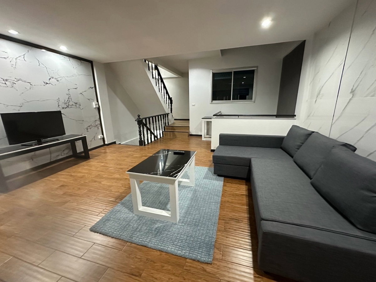 รูป 🏡 ให้เช่า ทาวน์โฮม 3 ชั้น สุขุมวิท 36 ใกล้ BTS ทองหล่อ ✨ บ้านรีโนเวทใหม่ทั้งหลัง ดีไซน์โมเดิร์น ทำเลใจกลางเมือง - รูปที่ 4/11