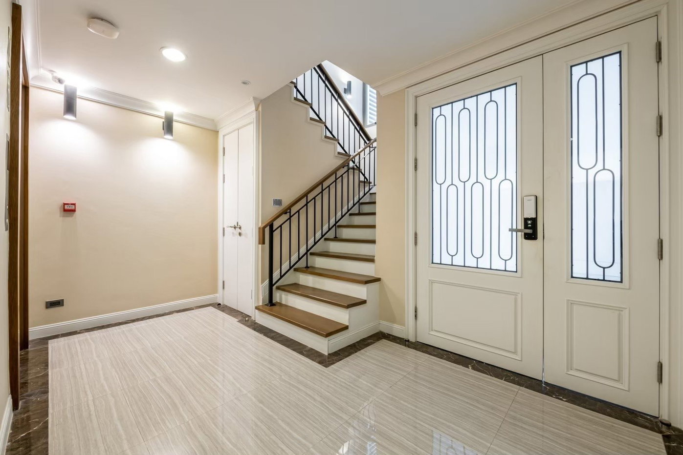รูป LTHC10737– ขายด่วน! เทาน์เฮ้าราคาดี Townhome for sale 749 Residence 3 beds size 680 Sq.m. Near BTS Thong Lor Station ONLY 85MB - รูปที่ 2/15
