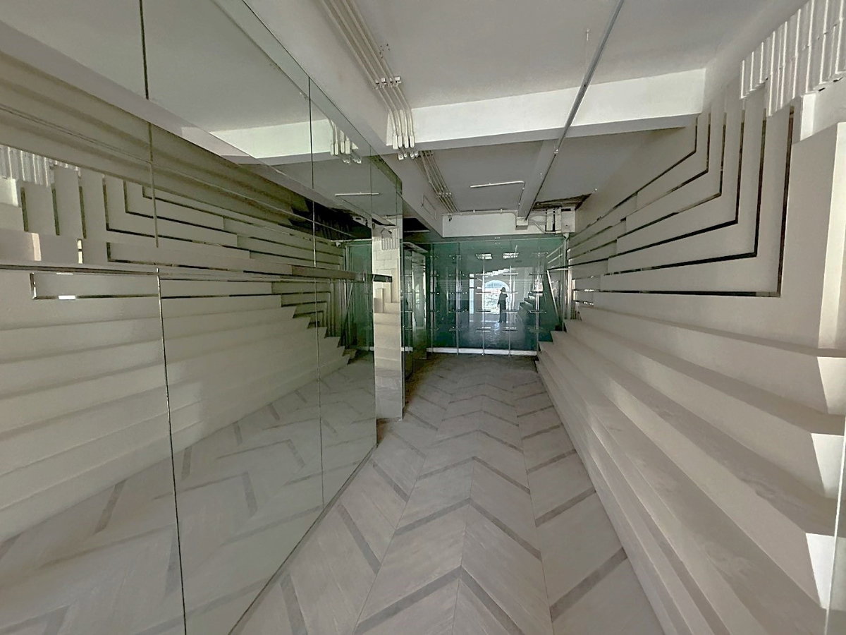 picture Commercial building in good condition, Thonglor ** NO CO-AGENT ** - 9/20