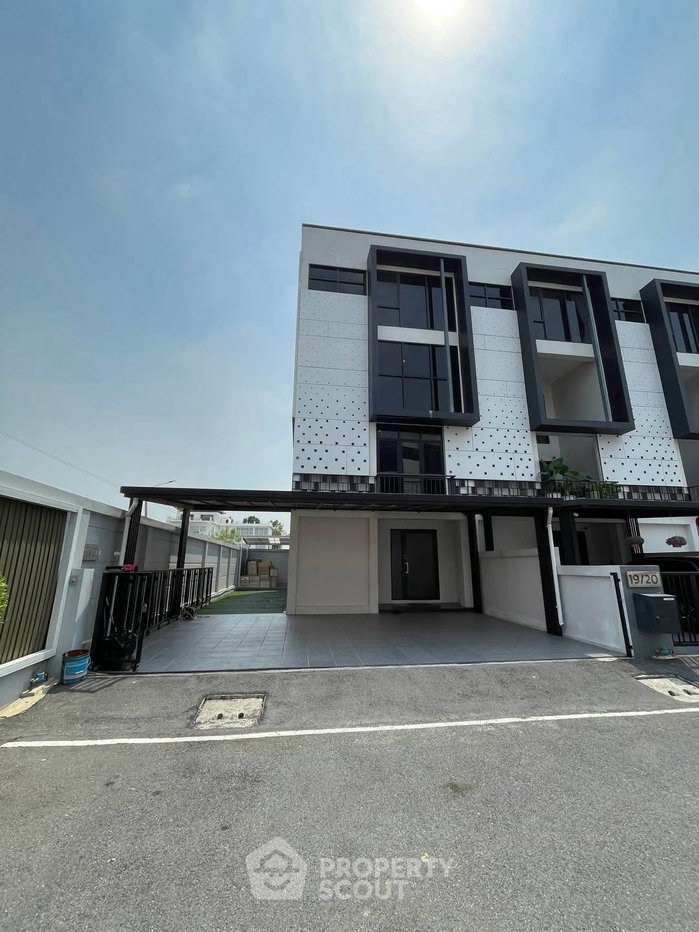 รูป คอนโด 3-ห้องนอน ที่ เดอะ ฮาร์โมนี ใน รามอินทรา (ID 2727561) - รูปที่ 1/15