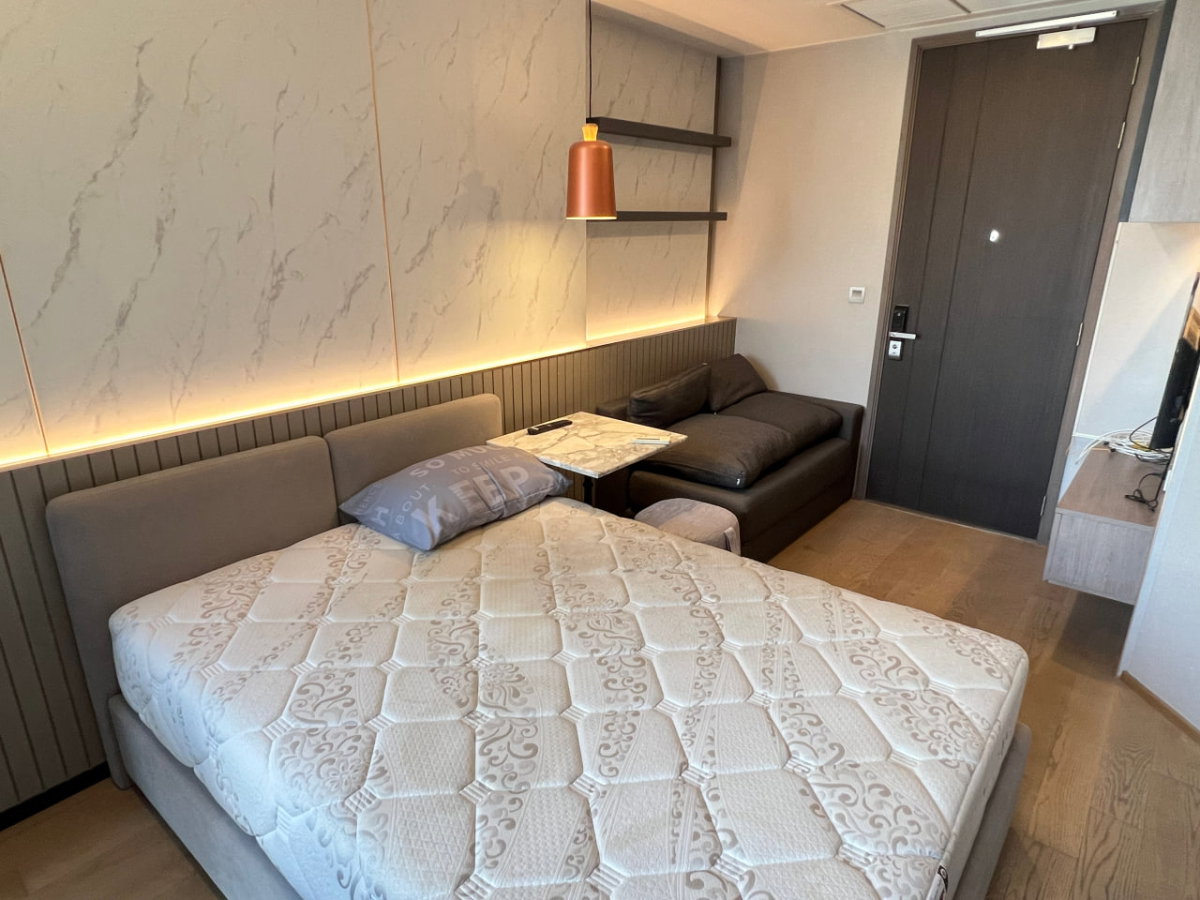 รูป Ashton Chula Silom【𝐑𝐄𝐍𝐓】🔥ห้องโทนเข้มสุดเท่ แต่งด้วยเฟอร์เส้นคมและไฟซ่อน เพิ่มกลิ่นอายลักซ์โมเดิร์นแบบมีคาริสมา🔥 ติดต่อไลน์ไอดี: @hacondo - รูปที่ 4/11