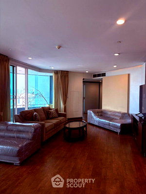 Condos for rent Shrewsbury International School : 3-BR Condo at Watermark Chaophraya near BTS Krung Thon Buri (ID 2735419)