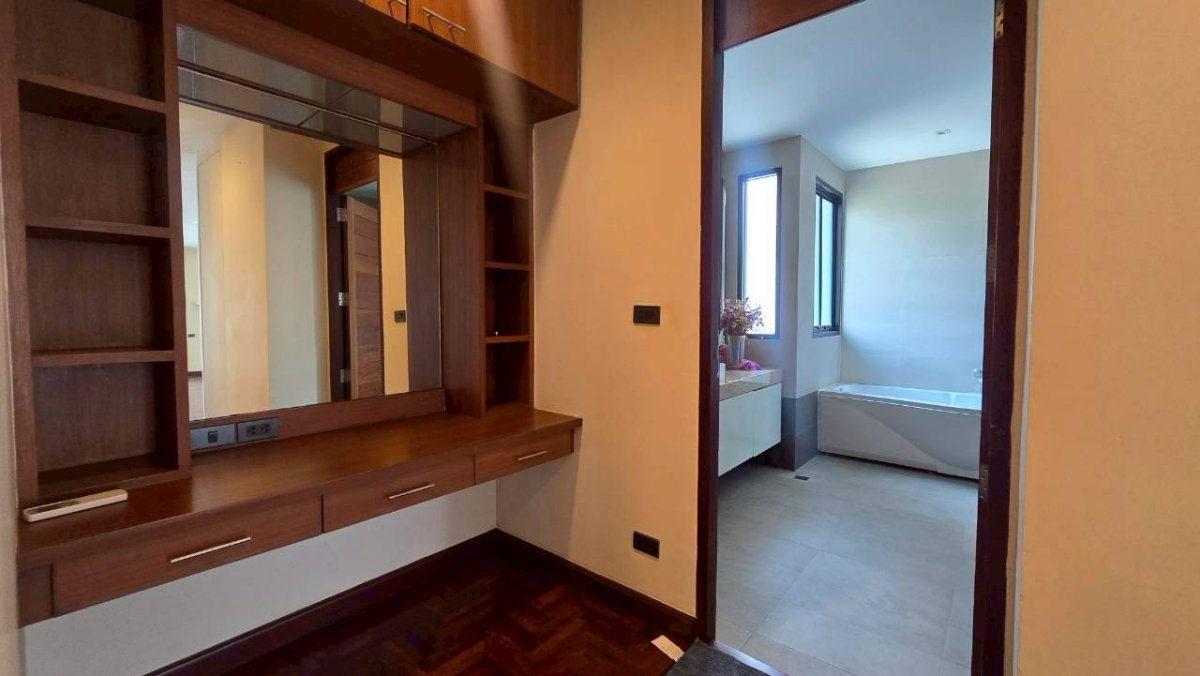 รูป บ้านเดี่ยวพร้อมสระว่ายน้ำส่วนตัว 4 ห้องนอน - พร้อมพงษ์ ** NO CO-AGENT ** - รูปที่ 10/22