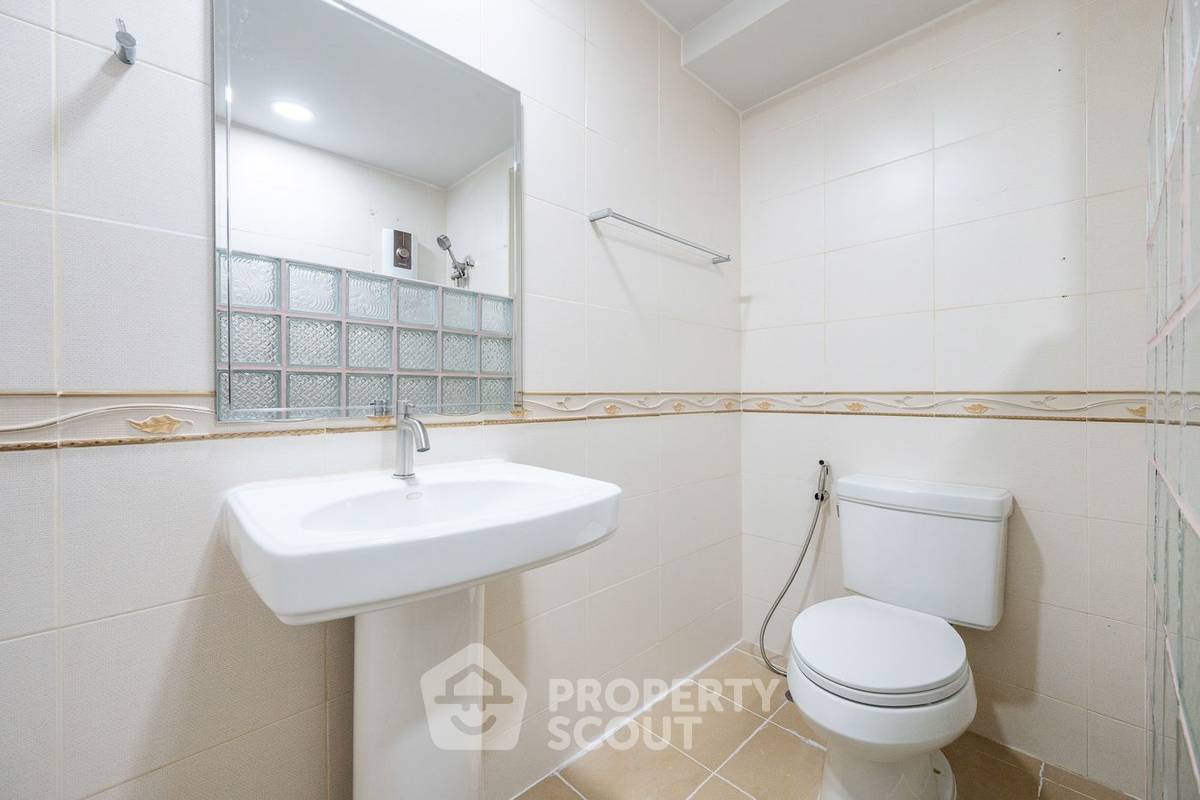 รูป คอนโด สตูดิโอ ที่ เดอะ วอเตอร์ฟอร์ด รอยัล สูท ใกล้ BTS เสนานิคม (ID 2734778) - รูปที่ 30/30