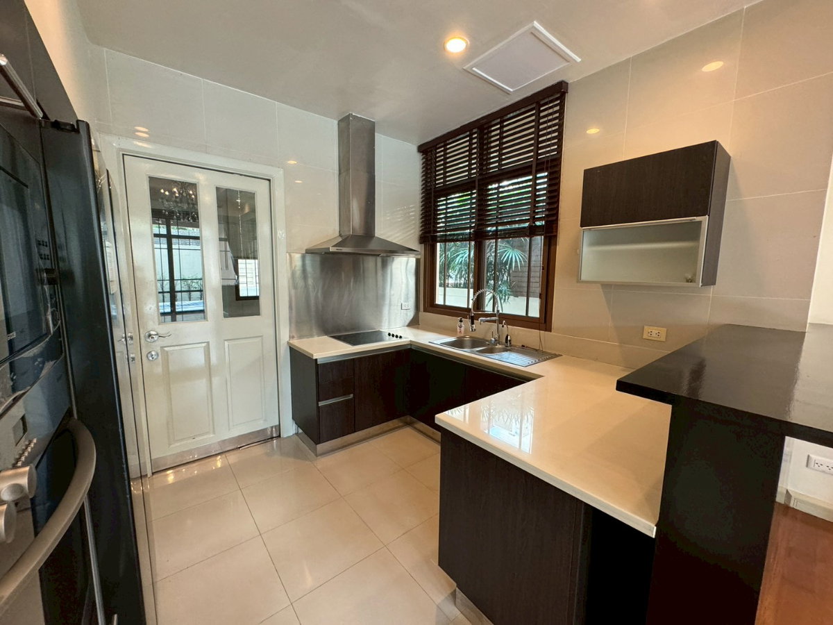 รูป บ้านเดี่ยวหัวมุม ในโครงการสุดหรู เอกมัย - พระโขนง ** NO CO-AGENT ** - รูปที่ 3/29