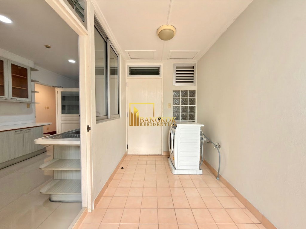 รูป Fully Renovated 3 Bedroom Apartment in Phrom Phong Area - BR21315AP - รูปที่ 30/48