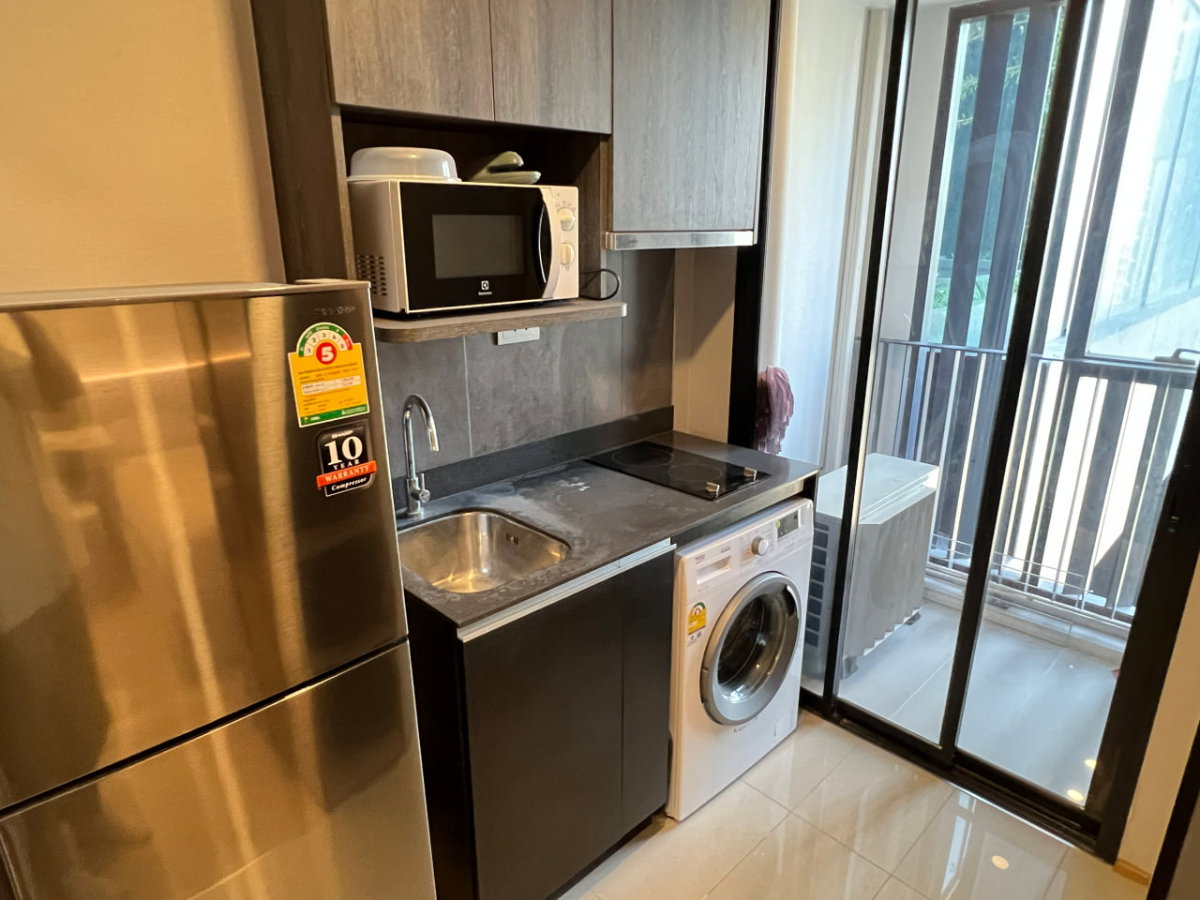 รูป Ashton Chula Silom【𝐑𝐄𝐍𝐓】🔥ห้องโทนเข้มสุดเท่ แต่งด้วยเฟอร์เส้นคมและไฟซ่อน เพิ่มกลิ่นอายลักซ์โมเดิร์นแบบมีคาริสมา🔥 ติดต่อไลน์ไอดี: @hacondo - รูปที่ 8/11