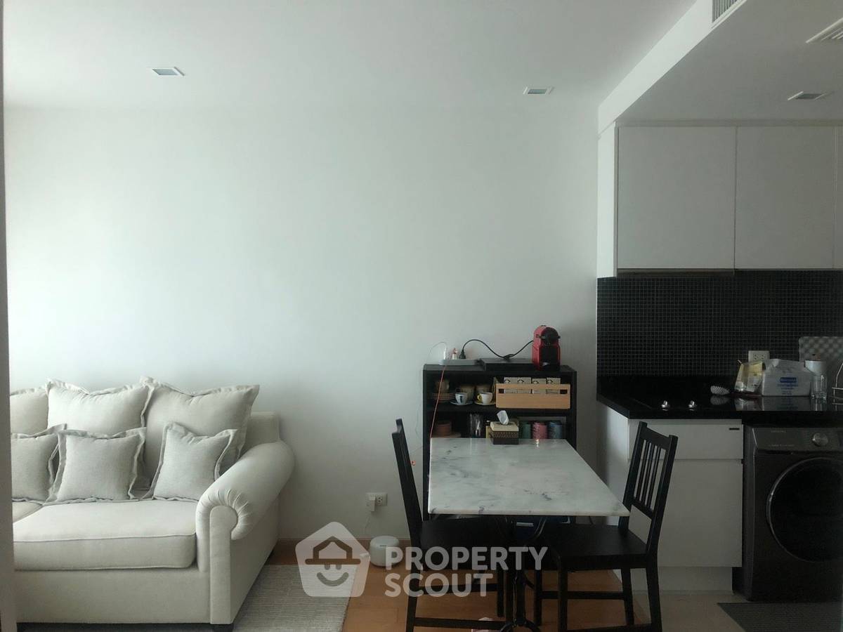 picture 17th-Floor 2-BR Condo For Sale At Vertiq Rama 4–Siam Near MRT Sam Yan (ID 2735840) - 3/5