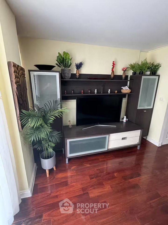 picture 2-BR Condo at 49 Plus near BTS Phrom Phong (ID 2726296) - 4/20