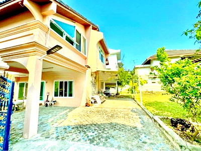 เช่าบ้านเดี่ยว วิทยาลัยพณิชยการอินทราชัย : บ้านเดี่ยวสุดหรู BTSเอกมัย พระราม 9BTSทองหล่อ 2.49กม MRTเพชรบุรี 2.16กม. รักสัตว์ บ้านเดี่ยว 2 ชั้น 4 นอน 3 น้ำ ศูนย์วิจัย 50 ตร.ว..