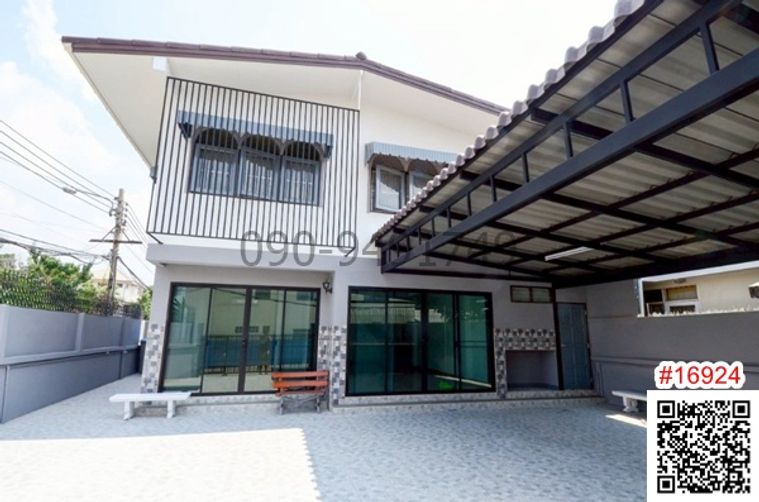 For rent: 2-story detached house, corner unit, Soi Chokchai 4, Intersection 76, near Central EastVille.