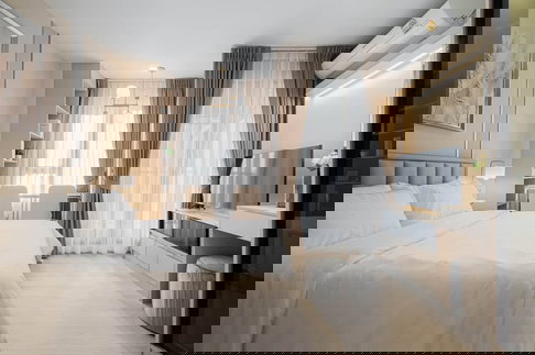 Condo for Rent ✨ Near BTS Ploenchit | Life One Wireless | High-floor 1-bedroom unit close to Central Embassy and expressway access