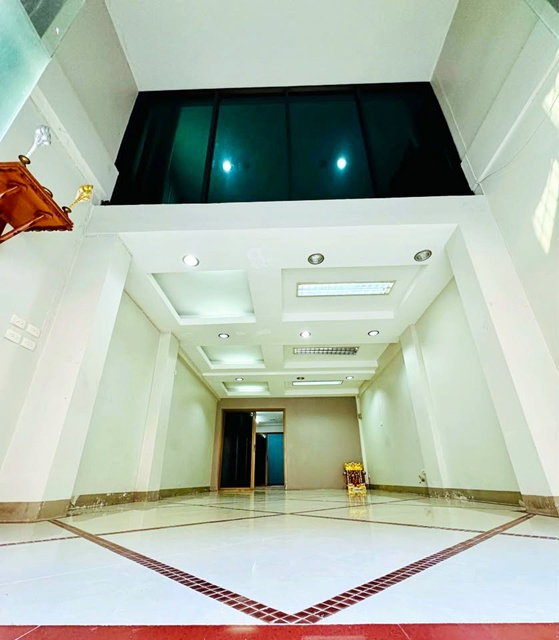 รูป เหมาะสำนักงาน คลินิก หรือพักอาศัย ใกล้แฟชั่นนวลจันทร์ 500 ม.2 น้ำ อาคารพาณิชย์ให้เช่า 4.5 ชั้น ห้องริม 3 นอน 20 ตร.วา. 330 ตร.ม. - รูปที่ 1/6