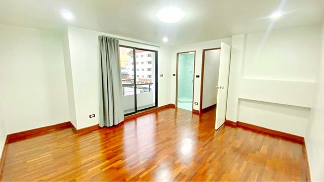 รูป เหมาะกับอยู่อาศัย และทำธุรกิจ โฮมออฟฟิศ 4 นอน 5 น้ำ 25 ตร.วา.300 ตร.ม. MRT ศรีลาซาล 530ม. ลาซาล รร.นานาชาติบางกอกพัฒนา 1.2 กม. - รูปที่ 4/8