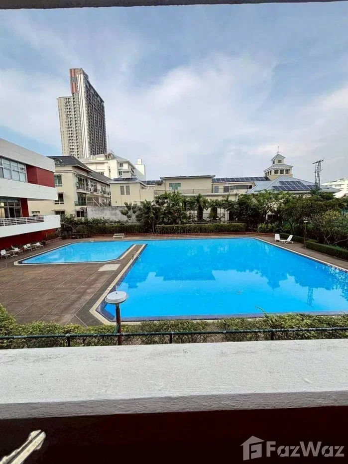 picture Tai Ping Towers 6117075 - 4/13