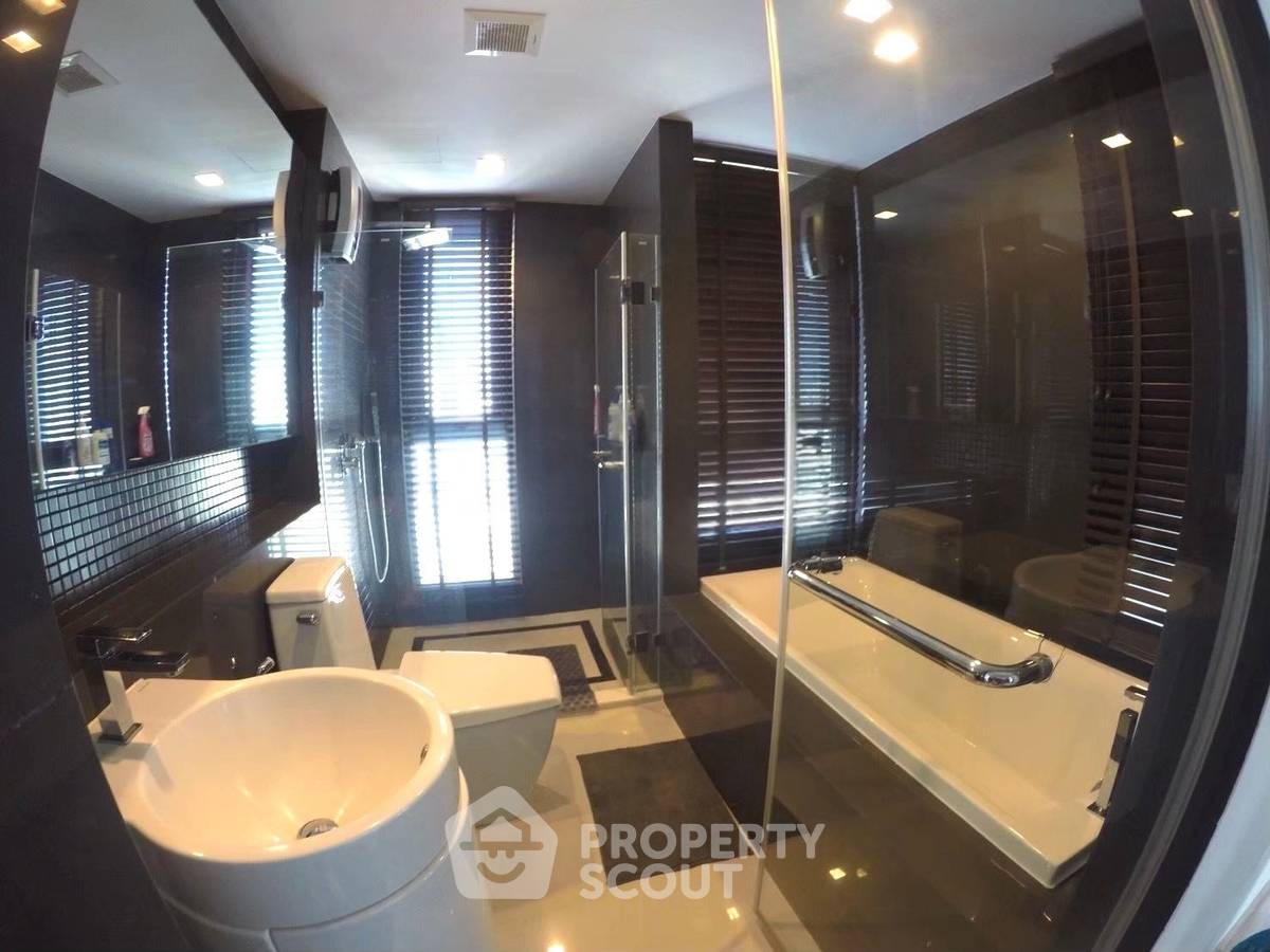 รูป คอนโด 2-ห้องนอน ที่ ริธึ่ม สาทร ใกล้ BTS สะพานตากสิน (ID 2744463) - รูปที่ 6/9