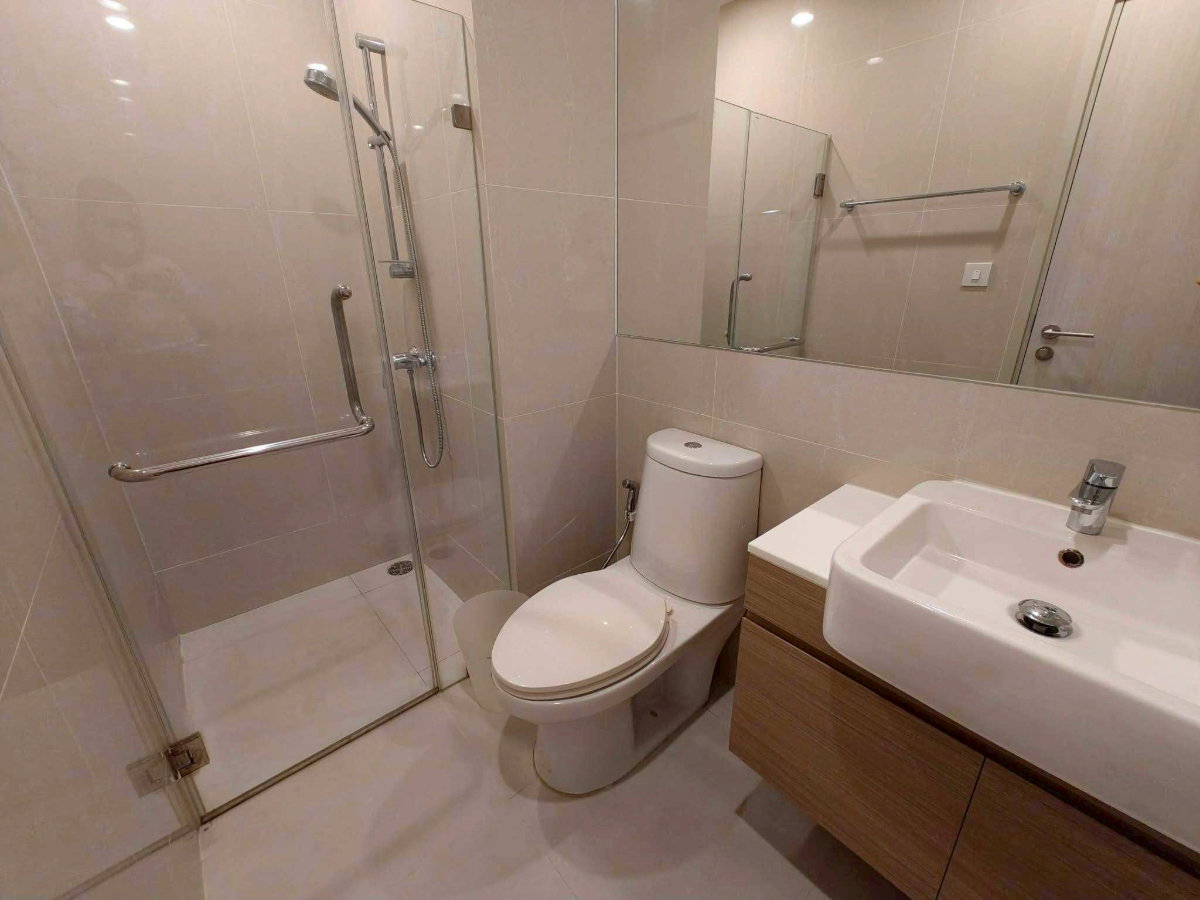 รูป 🏙️✨ ปล่อยเช่าคอนโด Noble Revolve Ratchada ทำเลฮิต ใกล้ MRT ศูนย์วัฒนธรรม 🚆 ห้องสวย แสงธรรมชาติเข้าเต็ม หน้าต่างบานใหญ่ วิวเมืองปังมาก 🌇💖 - รูปที่ 8/8