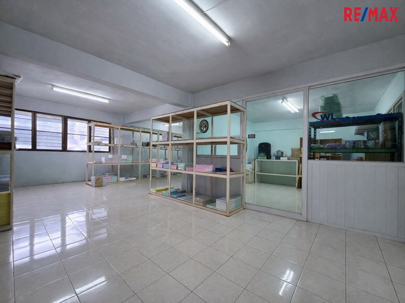 รูป ขายอาคารพาณิชย์ 3.5 ชั้น 3 คูหา พระราม 2 ซอยสะแกงาม 35/3 พื้นที่ใหญ่ เหมาะทำธุรกิจ - รูปที่ 11/34