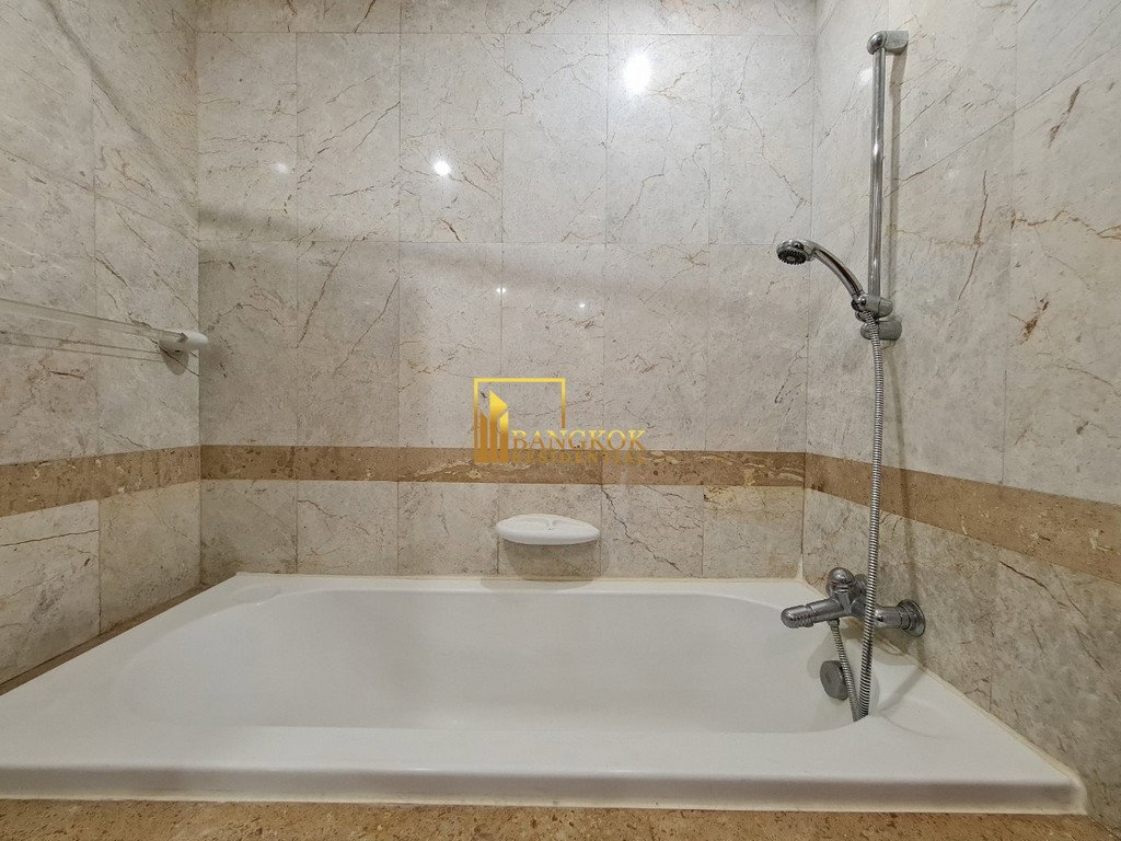 รูป All Seasons Mansion | Elegant 3 Bedroom Condo in Phloenchit - BR4167CD - รูปที่ 18/43