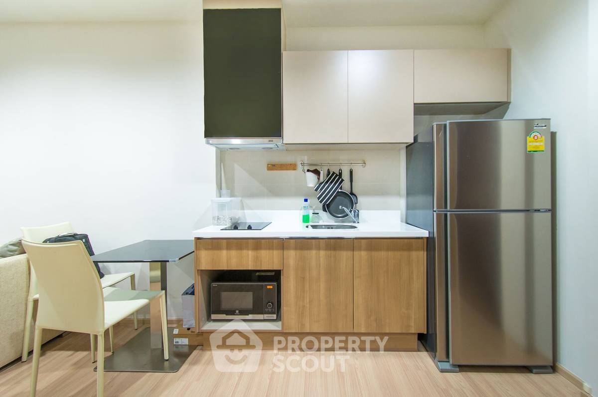 รูป คอนโด 1-ห้องนอน ที่ ริธึ่ม สาทร ใกล้ BTS สะพานตากสิน (ID 391698) - รูปที่ 4/5