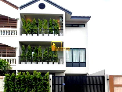 เช่าทาวน์โฮม BTS พระโขนง : Modern 4 Bedroom Townhouse in Phra Khanong - BR49048TH