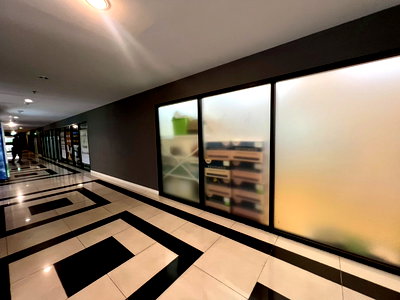 Condos for rent : A golden opportunity for business owners! Prime location, beneath a condo, ready to start your business immediately. For rent: Thana Astoria Pinklao.