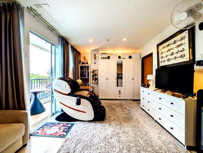 Condos for sale : For Sale Diamond Suites Studio on Thappraya Road Pattaya