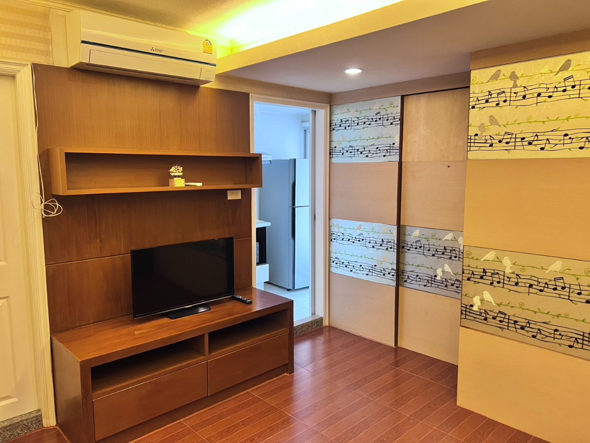 รูป ขายคอนโดห้องมุม Lumpini Ville ศูนย์วัฒนธรรม เฟอร์ครบ Built-in ทั้งห้อง หิ้วกระเป๋าเข้าอยู่ได้เลย ทำเลดี ใกล้ MRT ห้วยขวาง - รูปที่ 9/17