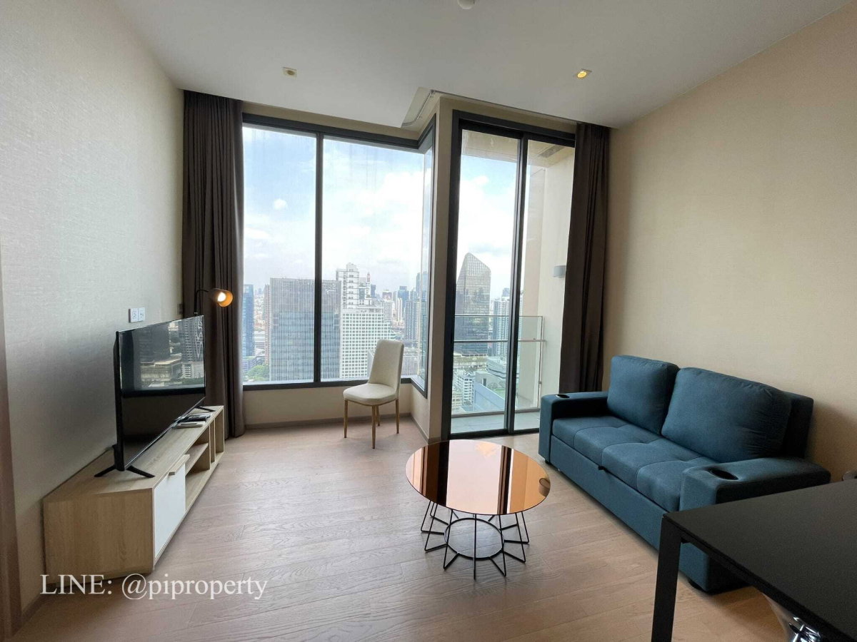 Fully furnished 1Bed unit for rent in Esse Asoke. High floor & North cool facing. Top location in Asoke with BTS and MRT systems.