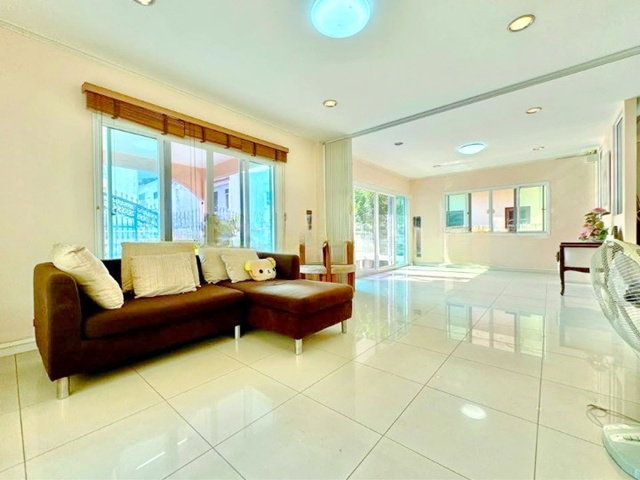 รูป บ้านเดี่ยว 2ชั้น 4 นอน MRTเพชรบุรี 2.16กม. 3 น้ำ รักสัตว์ BTSทองหล่อ 2.49กม ศูนย์วิจัย 50 ตร.ว..บ้านเดี่ยวสุดหรู BTSเอกมัย พระราม 9 - รูปที่ 4/8
