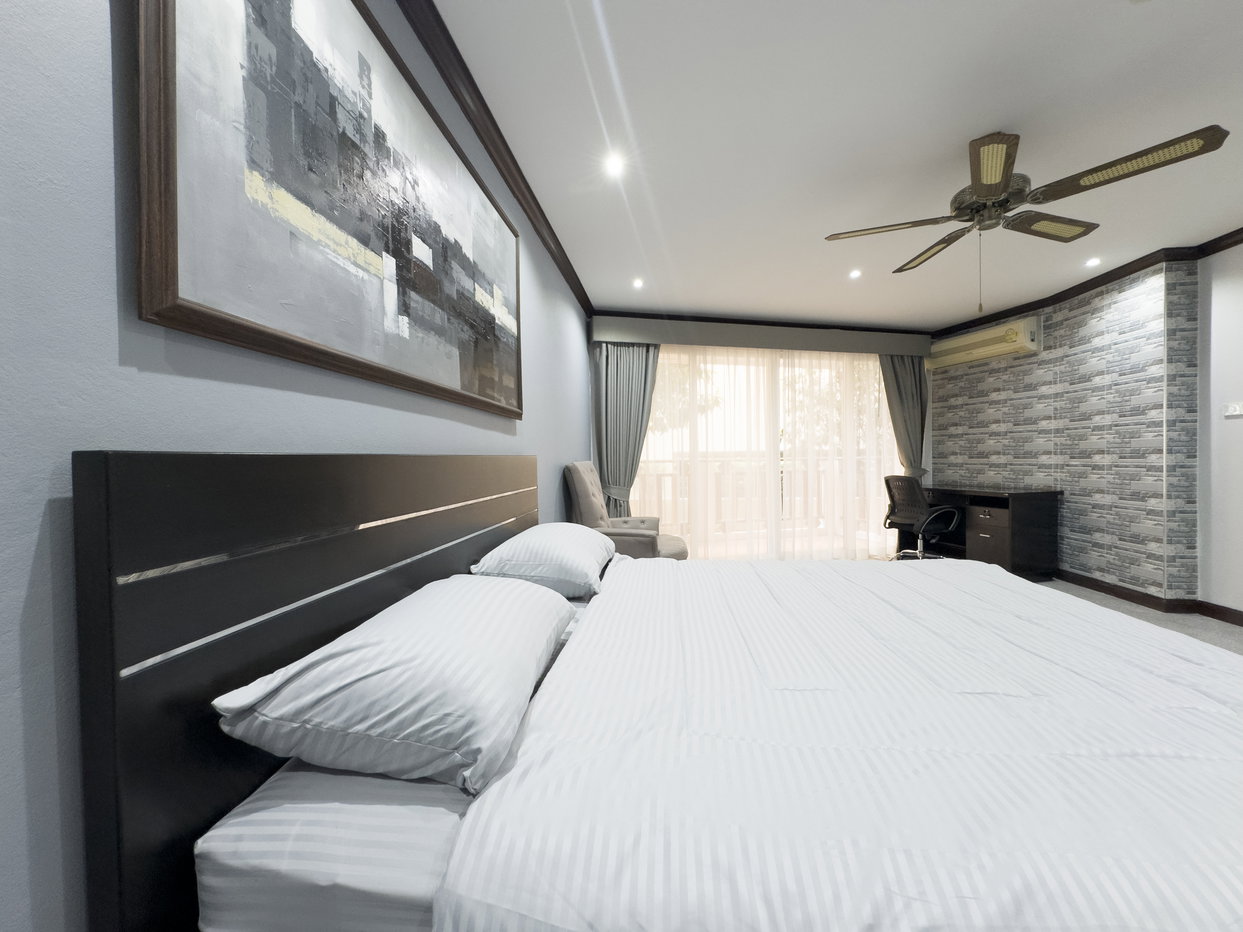 รูป 2 Bed Condo for Sale at Royal Hill Resort in Thappraya Pattaya - รูปที่ 11/17