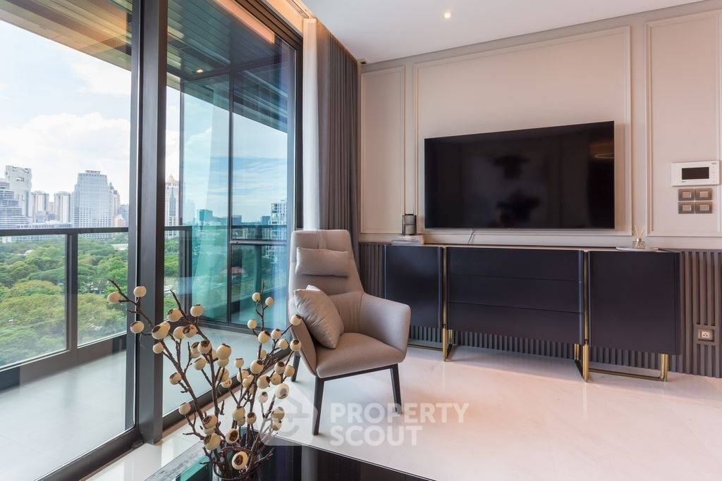 picture 1-BR Condo At Sindhorn Tonson, 10th Floor, 87 Sqm | BTS Ratchadamri (ID 2744174) - 12/25