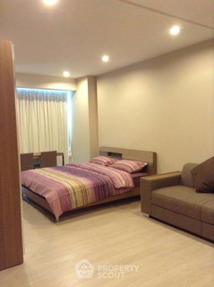 Studio Condo at The Room Sukhumvit 21 near MRT Sukhumvit (ID 2743497)