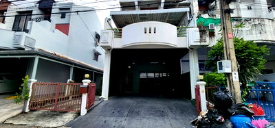 เช่าทาวน์โฮม ท่าเรือวัดเทพลีลา : MTR33 ทำเลทอง Town in Town! เช่าทาวน์โฮม 3 ชั้น 48.5 ตร.ว. พื้นที่เยอะ 5 นอน 5 น้ำ จอดรถได้ 5 คัน