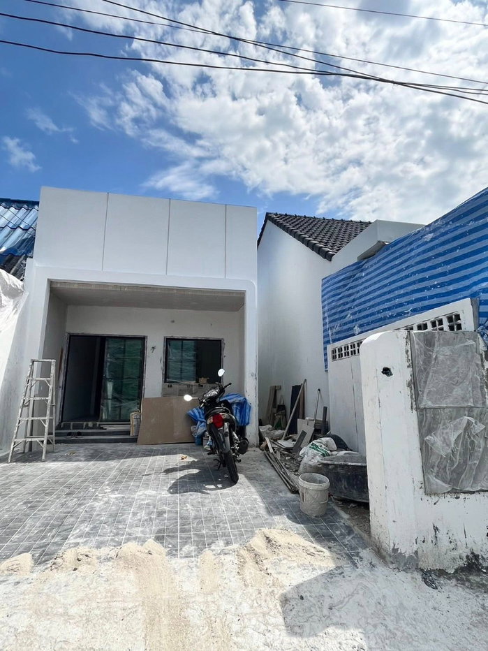 รูป 🏡 ทาวน์เฮ้าส์ชั้นเดียวโซนกะทู้ 2 ห้องนอน รีโนเวทใหม่ ใกล้ถนนใหญ่ เดินทางสะดวก✨ - รูปที่ 2/10