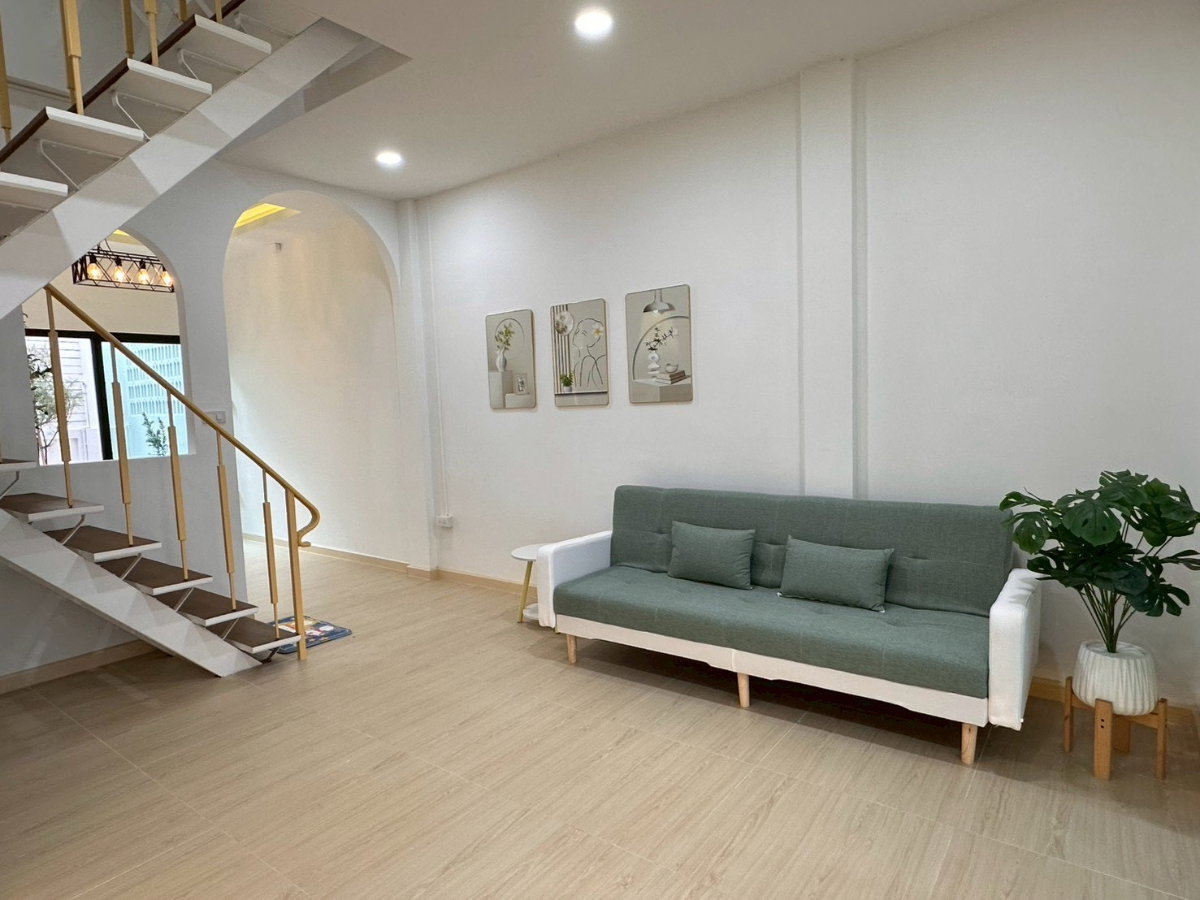 รูป R100 🏡 ขายด่วน ทาวน์เฮ้าส์ 3 ชั้น โซนสุทธิสาร–รัชดา ใกล้ MRT สุทธิสาร  เดินทางเข้าเมืองง่ายมาก เพียง 5.69 ล้านบาทเท่านั้น - รูปที่ 3/14