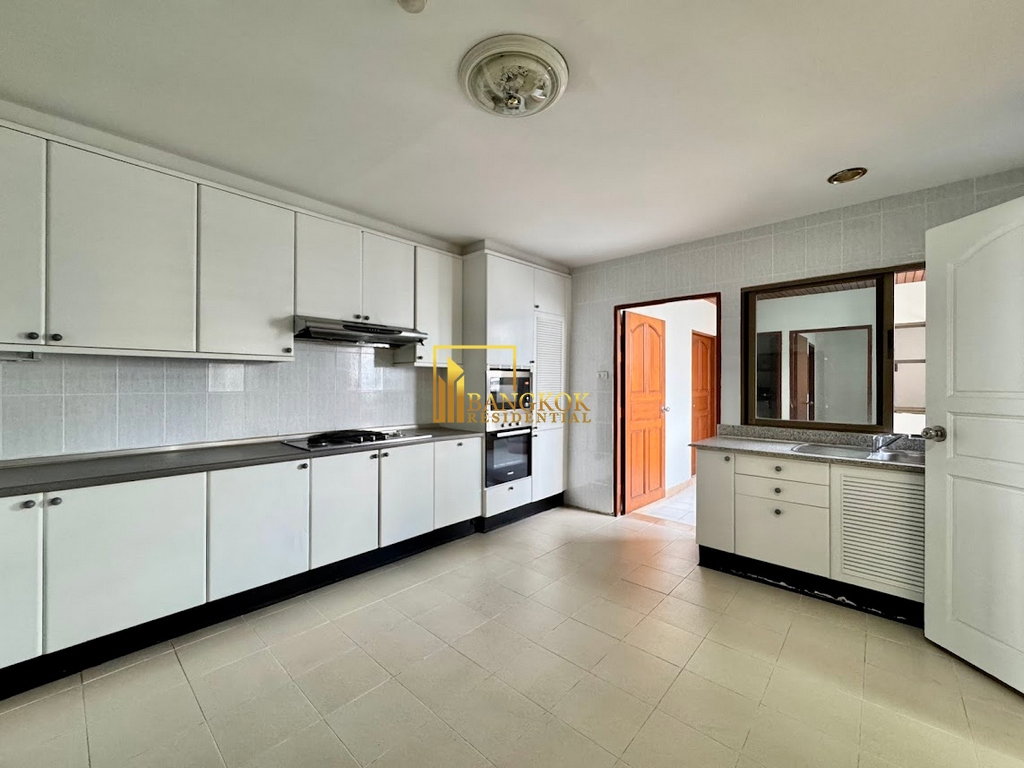รูป Renovated 3 Bed Apartment in Phrom Phong Area - BR21169CD - รูปที่ 12/41