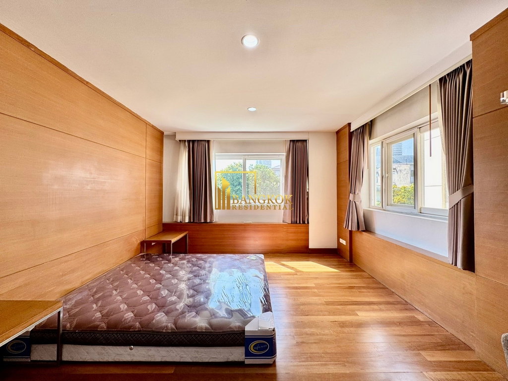 picture Expansive 4 Bedroom House With Pool Access in Ekkamai - BR28090SH - 11/32