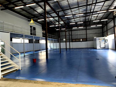 เช่าโรงงาน วิทยาลัยศิลปหัตถกรรมกรุงเทพ : ให้เช่าโกดังพร้อมออฟฟิศ 2 ชั้น พื้นที่ 750 - 1,000 ตร.ม. ย่านโพธิ์แก้ว 3 ลาดพร้าว 101 รถเทรลเลอร์เข้าออกได้ ใกล้เลียบด่วน