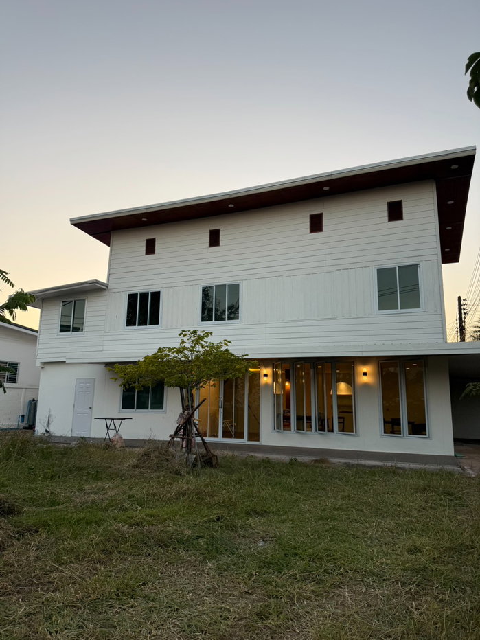 รูป ขายบ้านเดี่ยว 2 ชั้น 100 ตร.ว. บ้านรีโนเวทใหม่ ติดถนนริมโขง 2 ข้างแปลงมุม ทำเลหายาก - รูปที่ 1/14