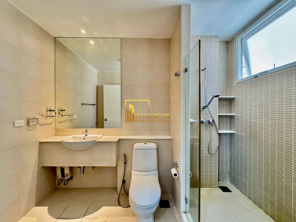 picture Expansive 4 Bedroom House With Pool Access in Ekkamai - BR28090SH - 26/32