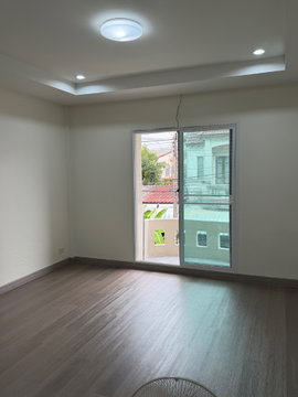For sale: 2-storey townhouse, as is, Parichat Village, 345, Pathum Thani Province. House area 18 sq m., price 1.7 million baht. Call 081-9106368.