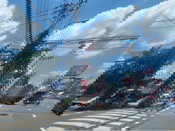 รูป ขายที่ดินพร้อมบ้าน หมู่บ้านธารารมณ์ รามคำแหงซอย9 เนื้อที่ 180 ตารางวา เนื้อที่เยอะแบบนี้มีแค่หลังเดียว!! - รูปที่ 1/4