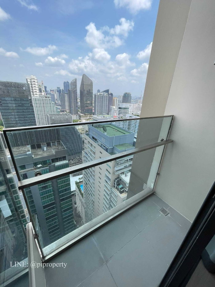 รูป ให้เช่าห้องชุด 1 ห้องนอน ตกแต่งครบครัน ที่ Esse Asoke ชั้นสูง หันหน้าไปทางทิศเหนือ อากาศเย็นสบาย ทำเลดีเยี่ยมในย่านอโศก ใกล้รถไฟฟ้า BTS และ MRT - รูปที่ 5/31