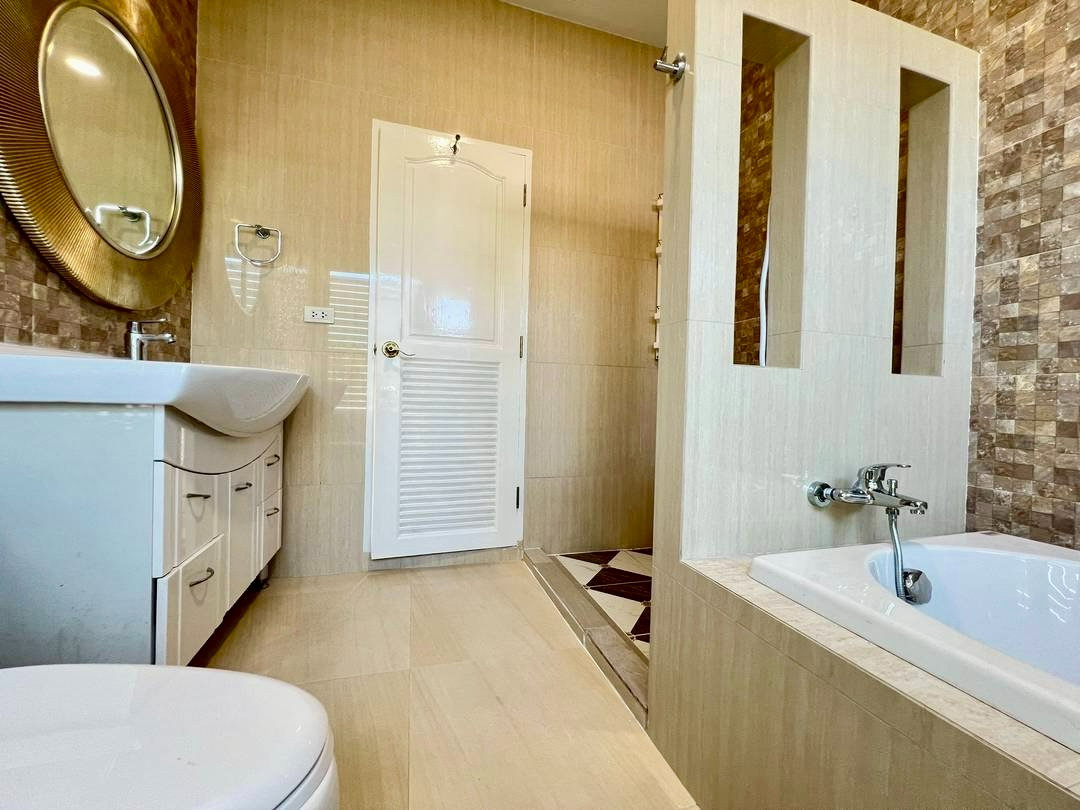 รูป ให้เช่าบ้านเดี่ยว 7 ห้องนอน ใจกลางสุขุมวิท - ซอยปรีดีพนมยงค์ 14 หายากในย่านเอกมัย–ทองหล่อ - รูปที่ 11/15
