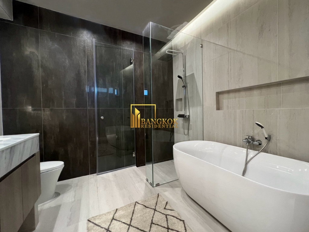 รูป Modern 4 Bedroom Townhouse in Phra Khanong - BR49048TH - รูปที่ 16/17