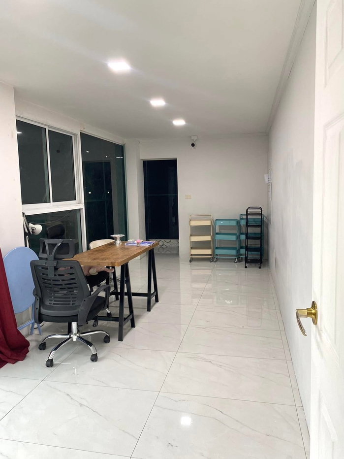 รูป ให้เช่า อาคารพาณิชย์ 2 คูหา 3 ชั้นครึ่ง พร้อมชั้นลอย ตกแต่งภายในเรียบร้อย พร้อมเปิดกิจการทันที เหมาะสำหรับ คลินิก สปา สำนักงาน ทำเลดี ตรงCBP -RW007788 - รูปที่ 18/25